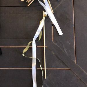Gold and white streamers